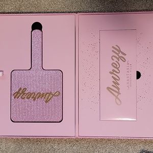 Amrezy Eyeshadow palette